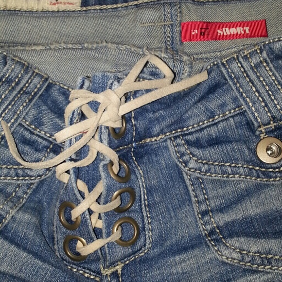 Jean Shorts 1st kiss size 5 - Picture 4 of 4