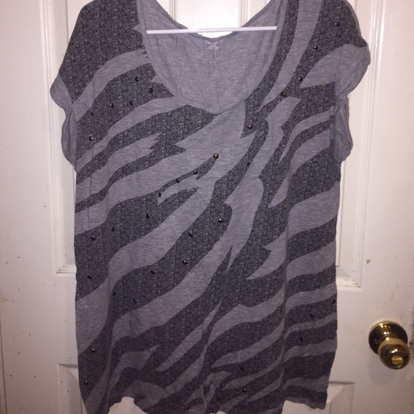 Gray shirt with lighting print