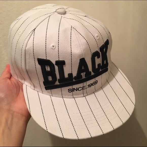 Black cap - Picture 1 of 3