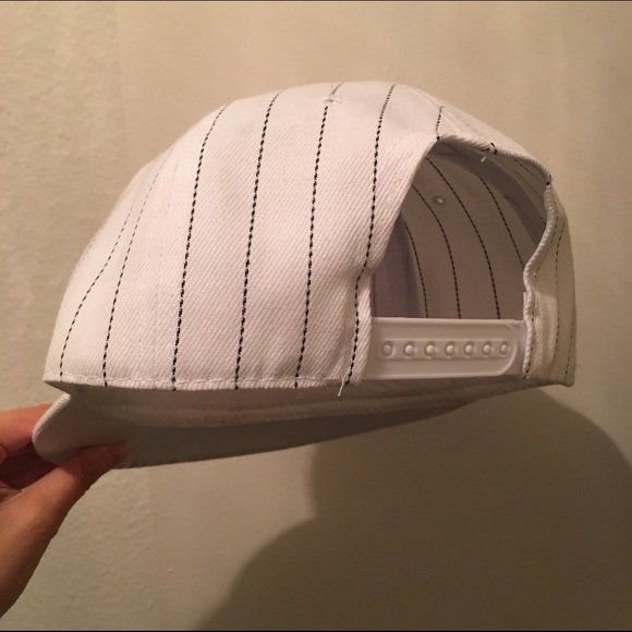 Black cap - Picture 3 of 3