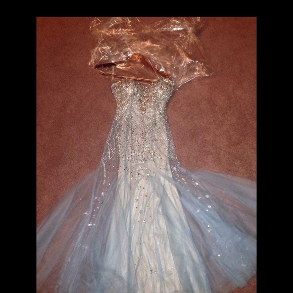 Prom dress for sale! Will take offers !