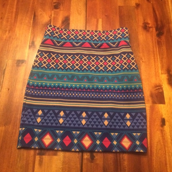 Small tight tribal pattern mini skirt - Picture 1 of 1
