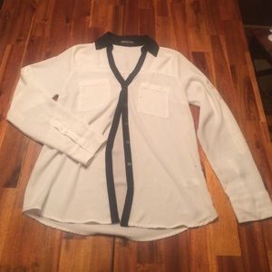 XS white button down blouse with black trim