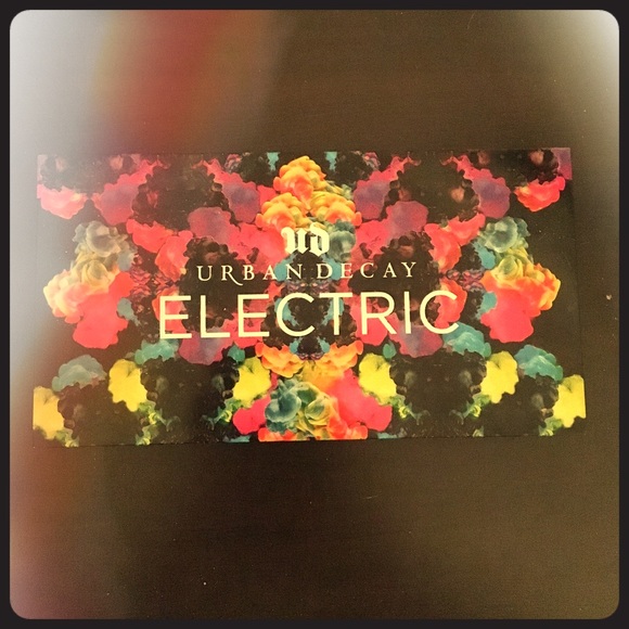 Urban Decay Electric Eye Palette 💚💛💙💜💗