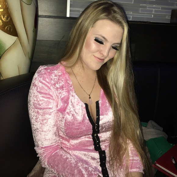 Meet your Posher! 😊🦄💕 - Picture 4 of 7