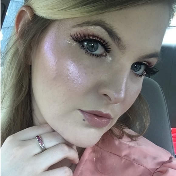 Meet your Posher! 😊🦄💕 - Picture 5 of 7