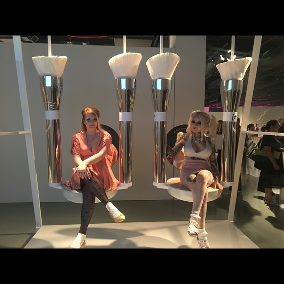 Meet your Posher! 😊🦄💕 - Picture 6 of 7