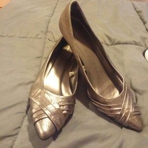Metallic wedges