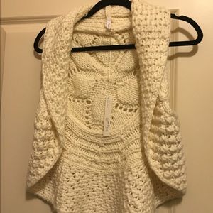Cute knit vest perfect for fall never worn