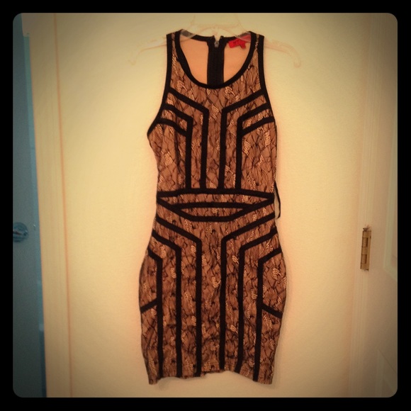✨Lined Lace Bodycon Dress✨ - Picture 1 of 2