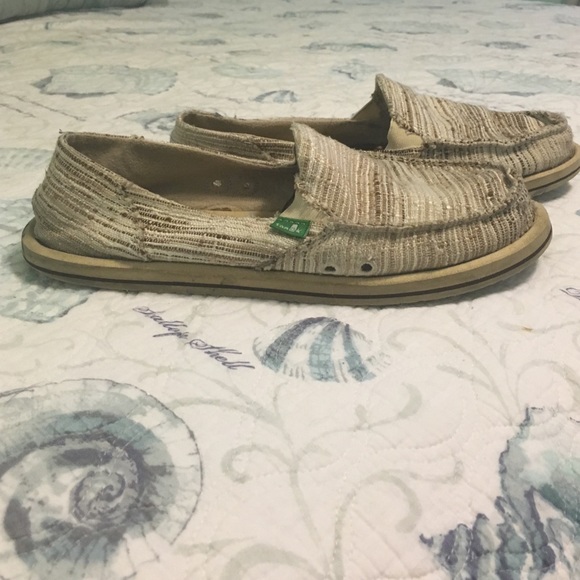 Sanuk tan shoes size 8
