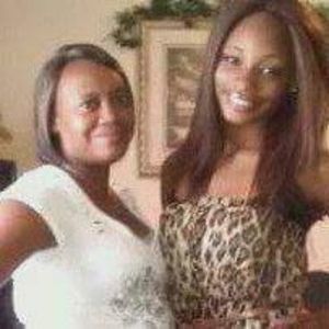 Meet your Posher, Larissa