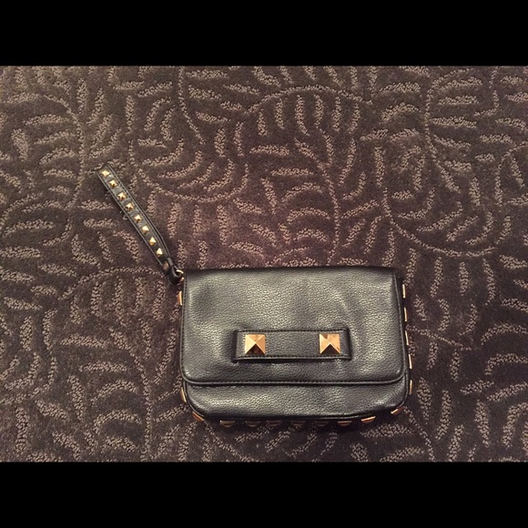 Cute evening black leather clutch.