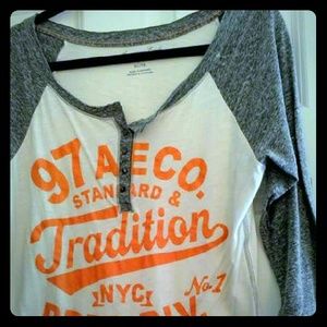 Never been worn American eagle base/softball tee