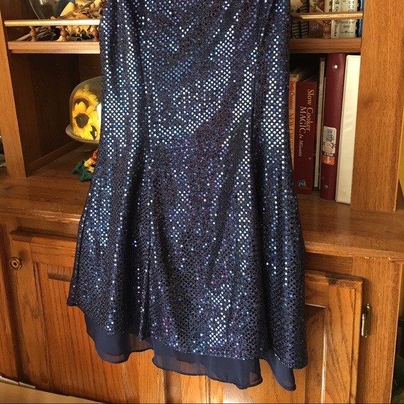 🛑NO LONGER FOR SALE🛑Blue Sequin Dress- 5•7•9 - Picture 3 of 4