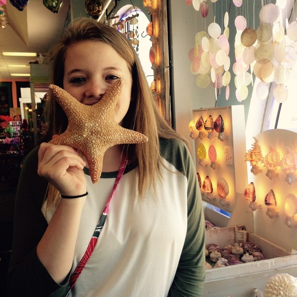 Meet your Posher, Hannah - Picture 1 of 2