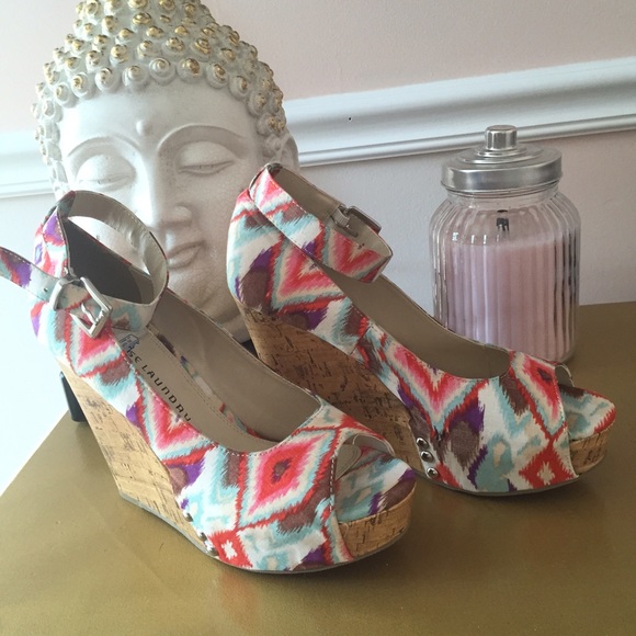 CHINESE LAUNDRY WEDGE NWOT