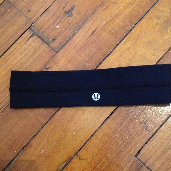Lululemon Flyaway Tamer Headband