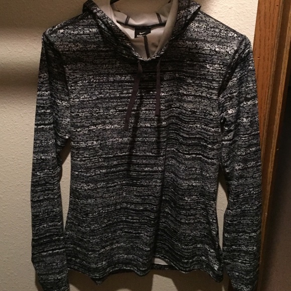 NWOT Nike pro dri fit hoodie.