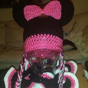 Handmade Minnie Mouse Crochet hat/scarf set