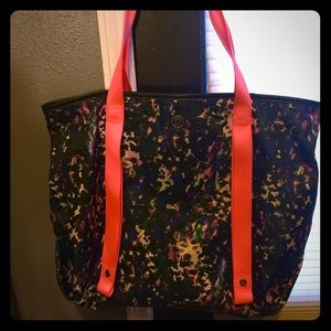 Additional pictures of tote