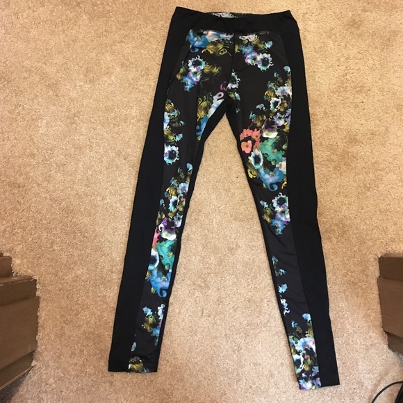 lululemon athletica Pants - Cynthia Rowley print leggings