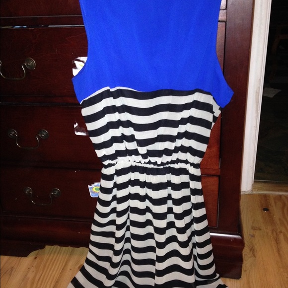 Dress - Picture 2 of 3