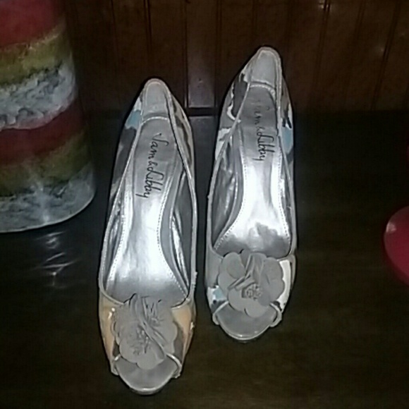 Very cute fall heel
