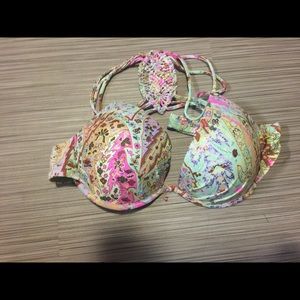 ON HOLD Gorgeous VS paisley top! Sz 34B 🎉❣💕