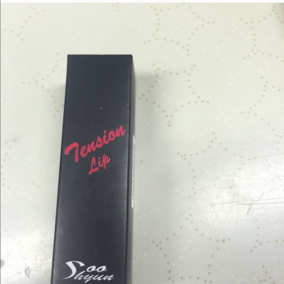 🌹 Tension Lipstick 🌹 - Picture 3 of 3