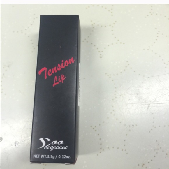 🌷 Tension Lipstick 🌷 - Picture 3 of 3