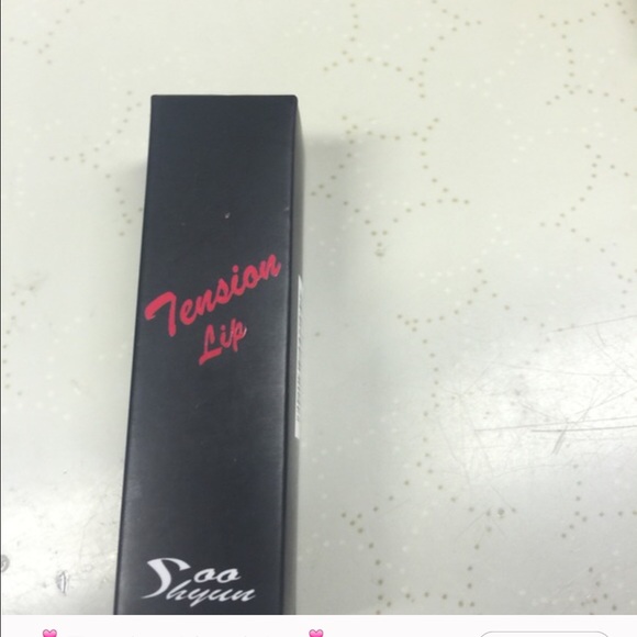 👄 Tension Lipstick 👄 - Picture 3 of 3