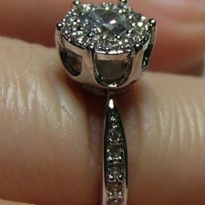 Sinthetic diamond ring