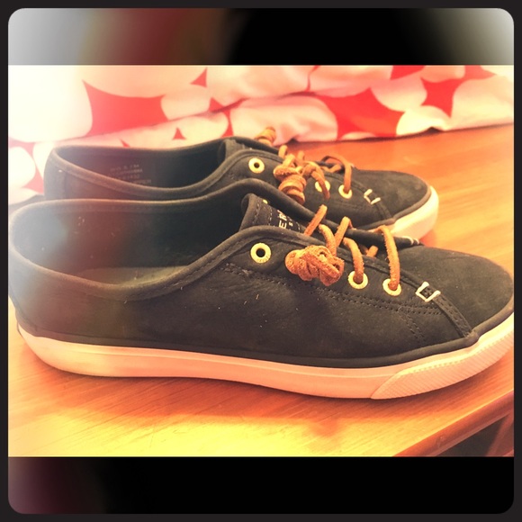 ! Sperry top-spider sneakers.