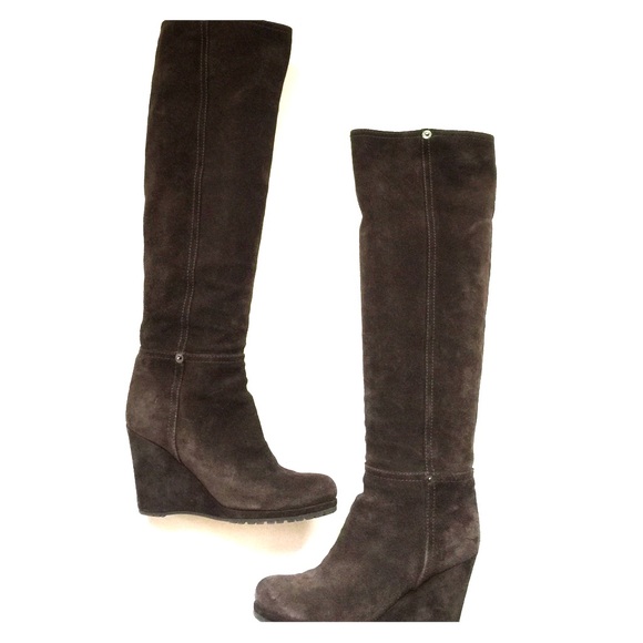 Never worn AUTHENTIC PRADA sport brown suede boots