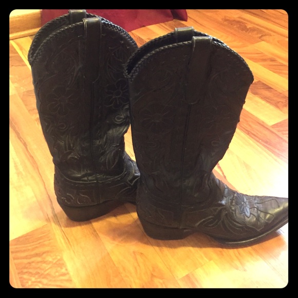 Good condition cowboy boots!