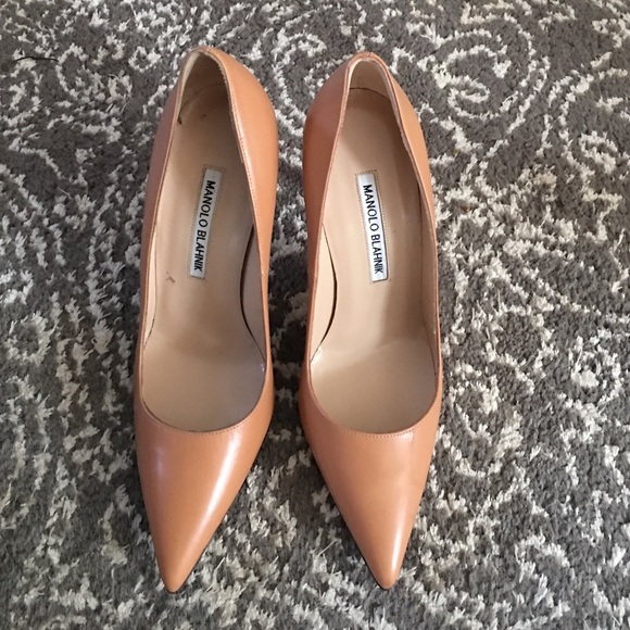 NWOT nude leather manolos
