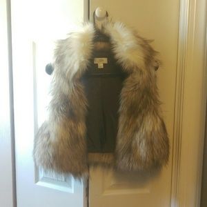 Loft white and grey faux fur vest EUC