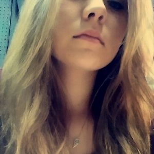 Meet your Posher, Chloe