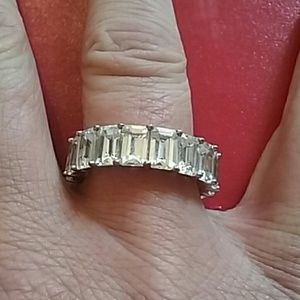 Gorgeous rinestone ring