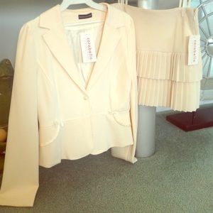 Ivory Jacket & matching pleated skirt