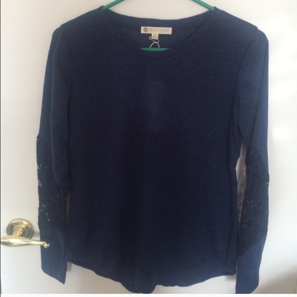 Relished Jacinthe Navy  Lace Sleeve Top - Picture 4 of 4