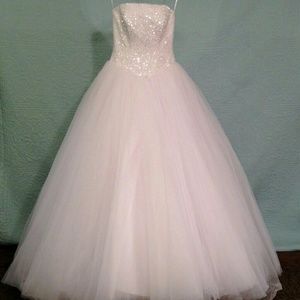 Oleg cassini wedding gown