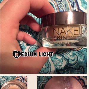 Naked loose powder medium light