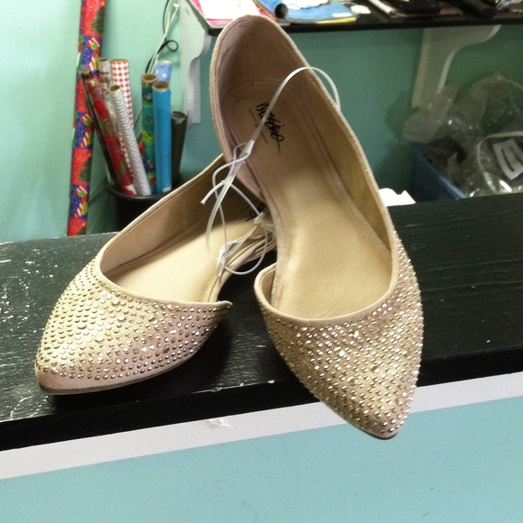 SOLD SOLD SOLDMossimo Studded Flats - Picture 1 of 3
