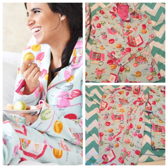 Adorable macaroon pajama set!