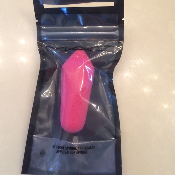 M•A•C softpoint sponge applicator