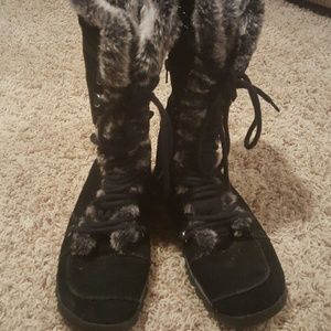 Sketchers size 8 winter boot