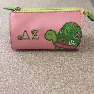 DZ cosmetic bag (3 available) DZ cosmetic bag (3 available)