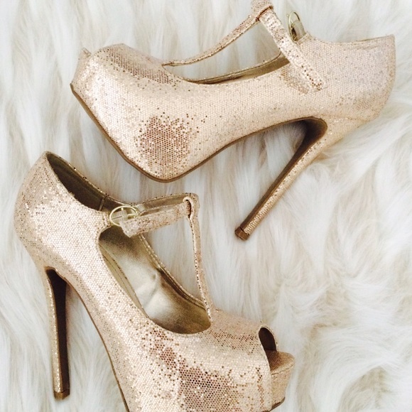 STEVE MADDEN Gold Heels